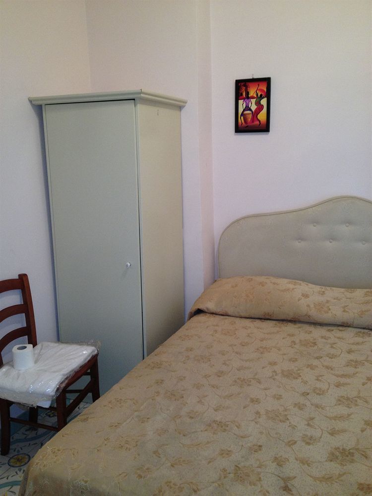 Room Elia Napoli Eksteriør bilde