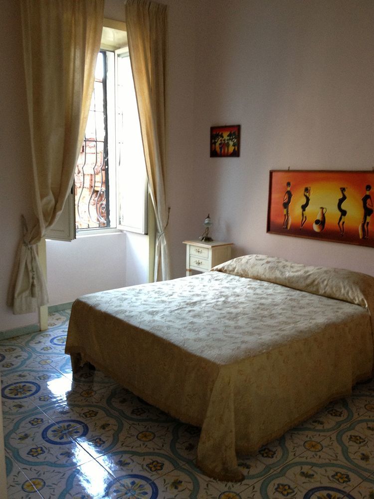 Room Elia Napoli Eksteriør bilde
