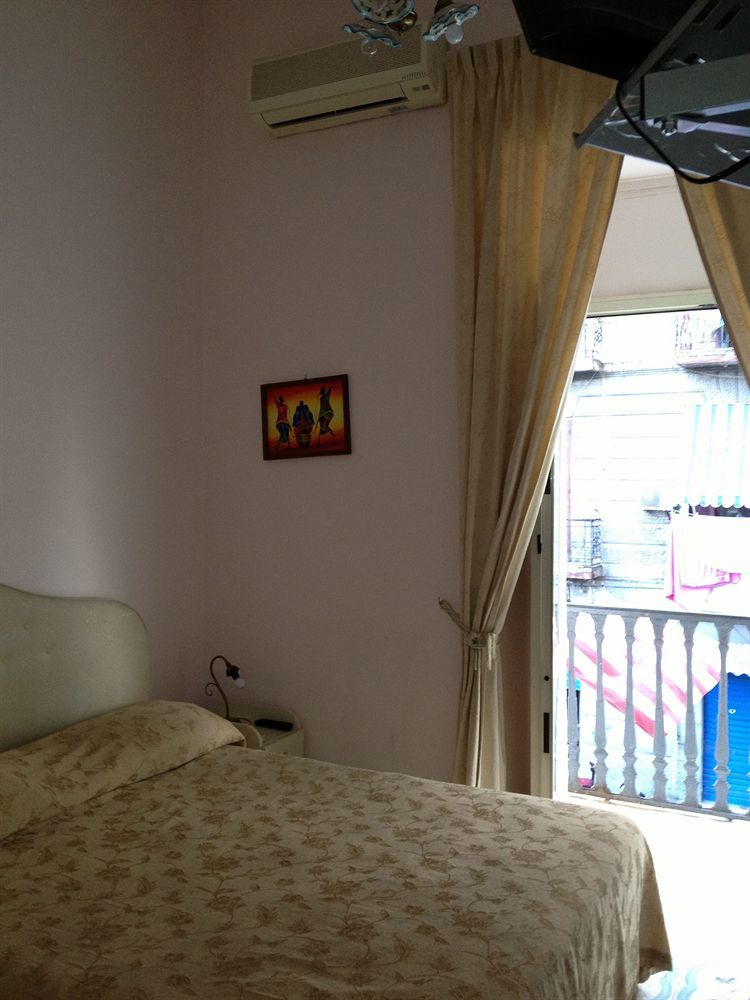 Room Elia Napoli Eksteriør bilde